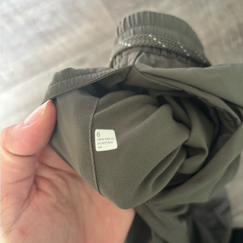 lululemon athletica Women's Green Cargo Pants - Picture 4 of 7
